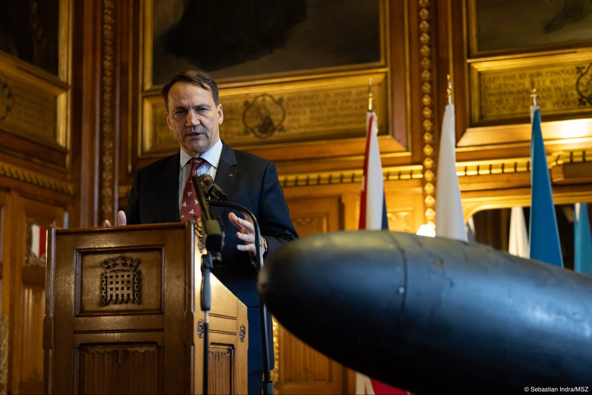 Le chef de la diplomatie polonaise montre au Parlement britannique un drone iranien Shahed
