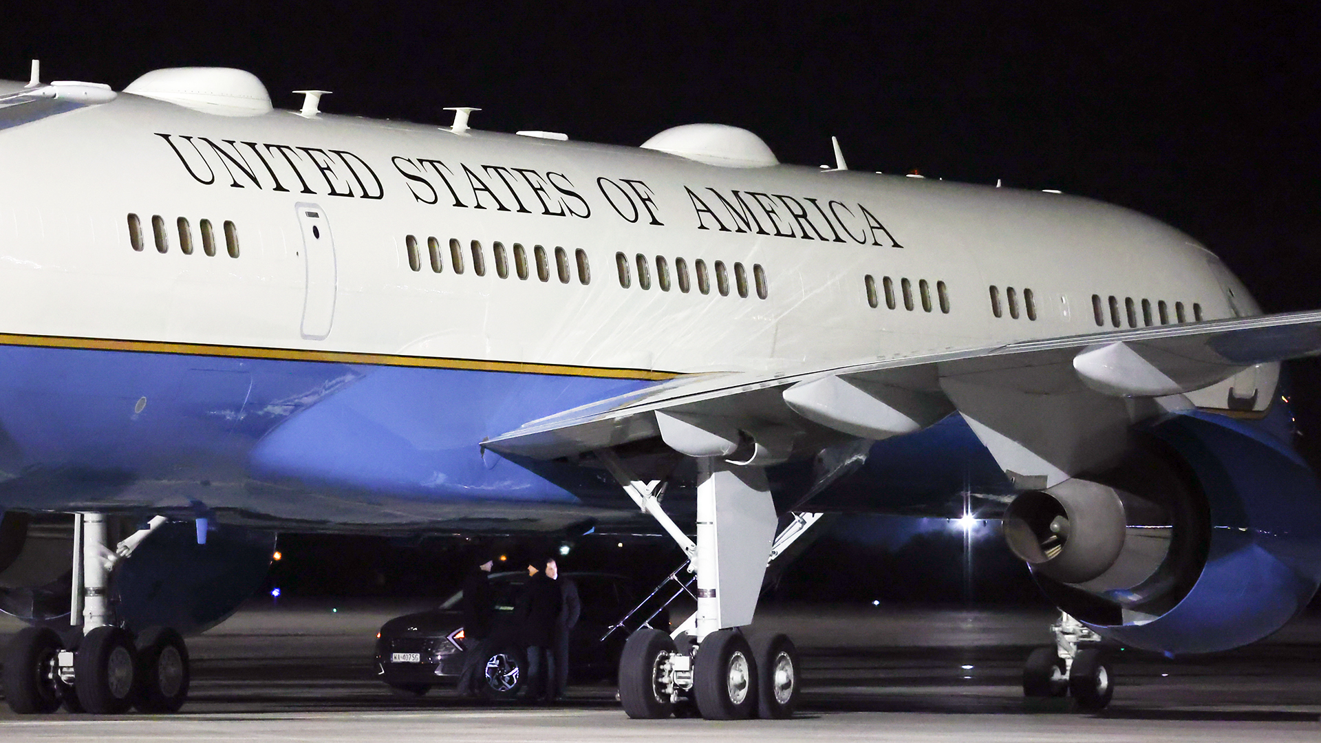 Le hublot de l’avion de Pete Hegseth se fissure, «horror» en vol ! Atterrissage d’urgence