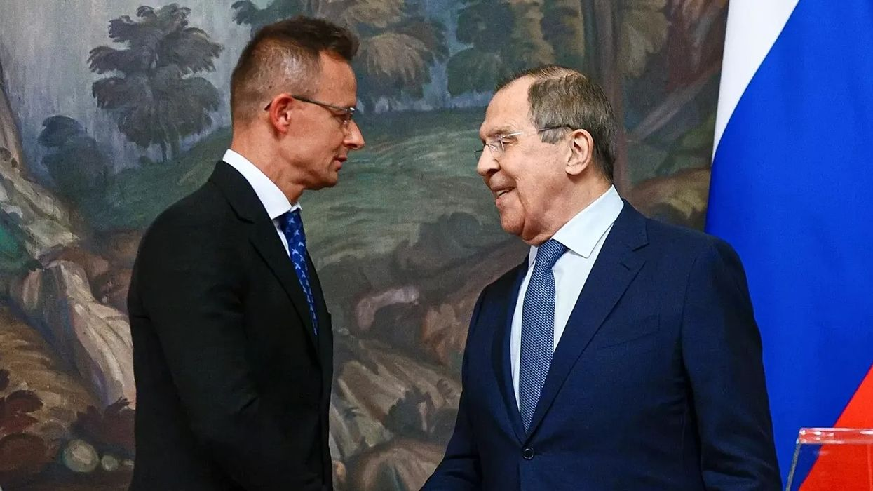 L'UE tance le chef de la diplomatie hongroise pour sa participation à un forum énergétique à Moscou