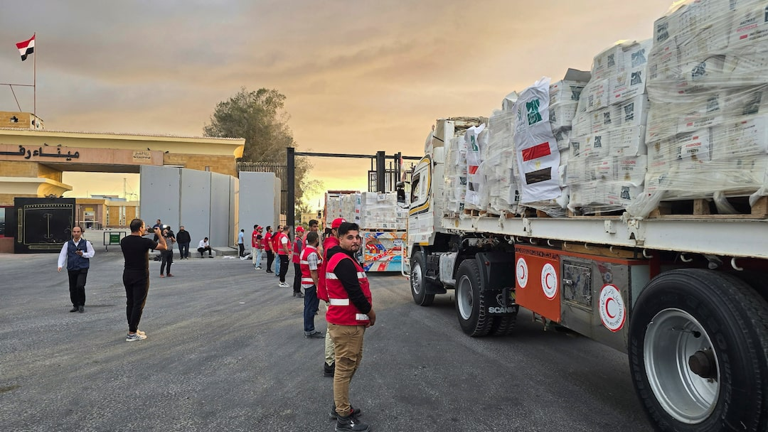Camions d'aide humanitaire bloqués à la frontière, Israël maintient le passage fermé