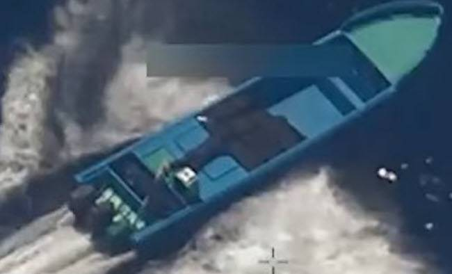 L'armée américaine frappe un navire dans le Pacifique, Hegseth : Il transportait de la drogue