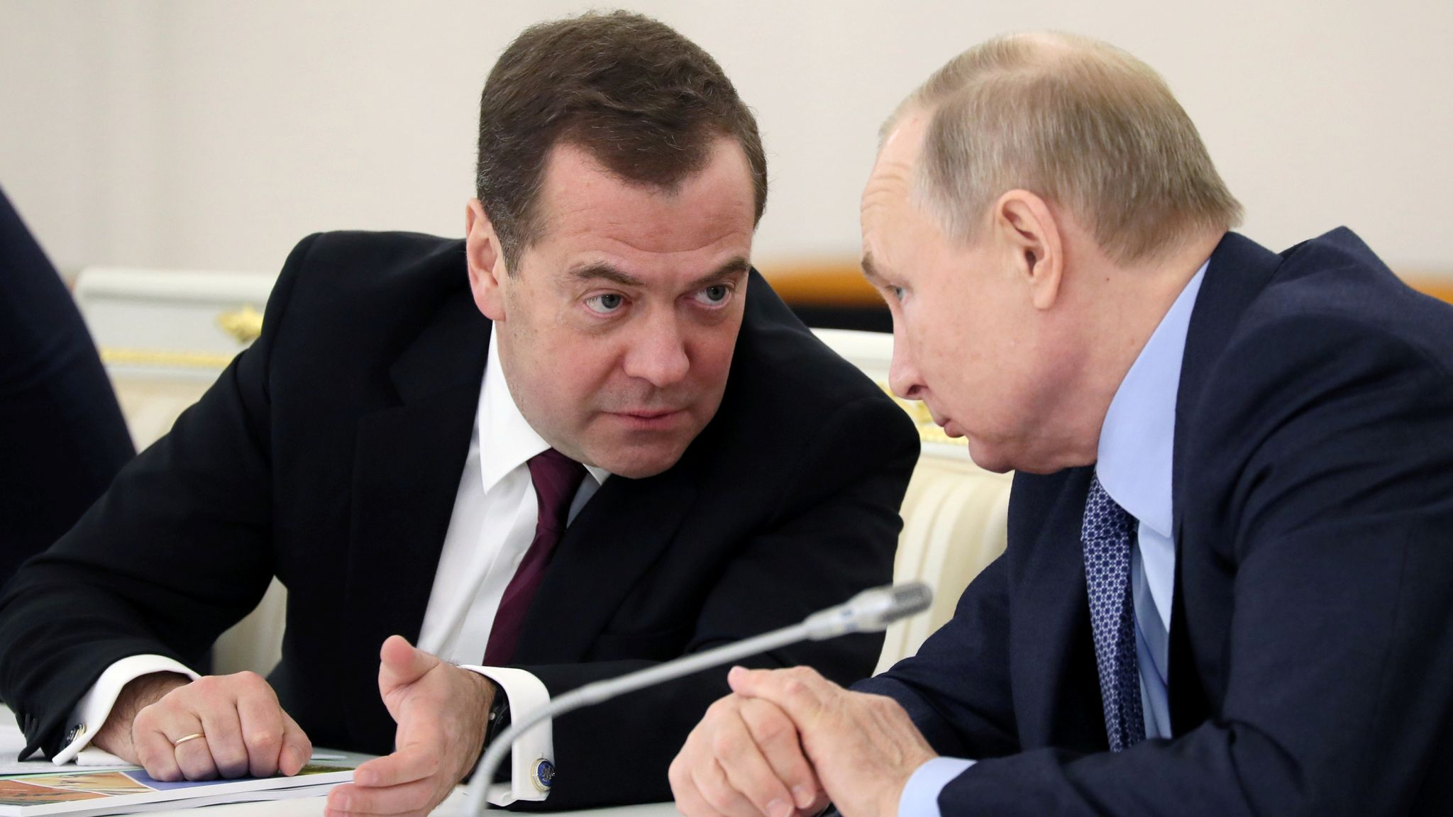 Trump déclare la guerre à la Russie / Medvedev réplique : &#8216;Pacificateur bavard'