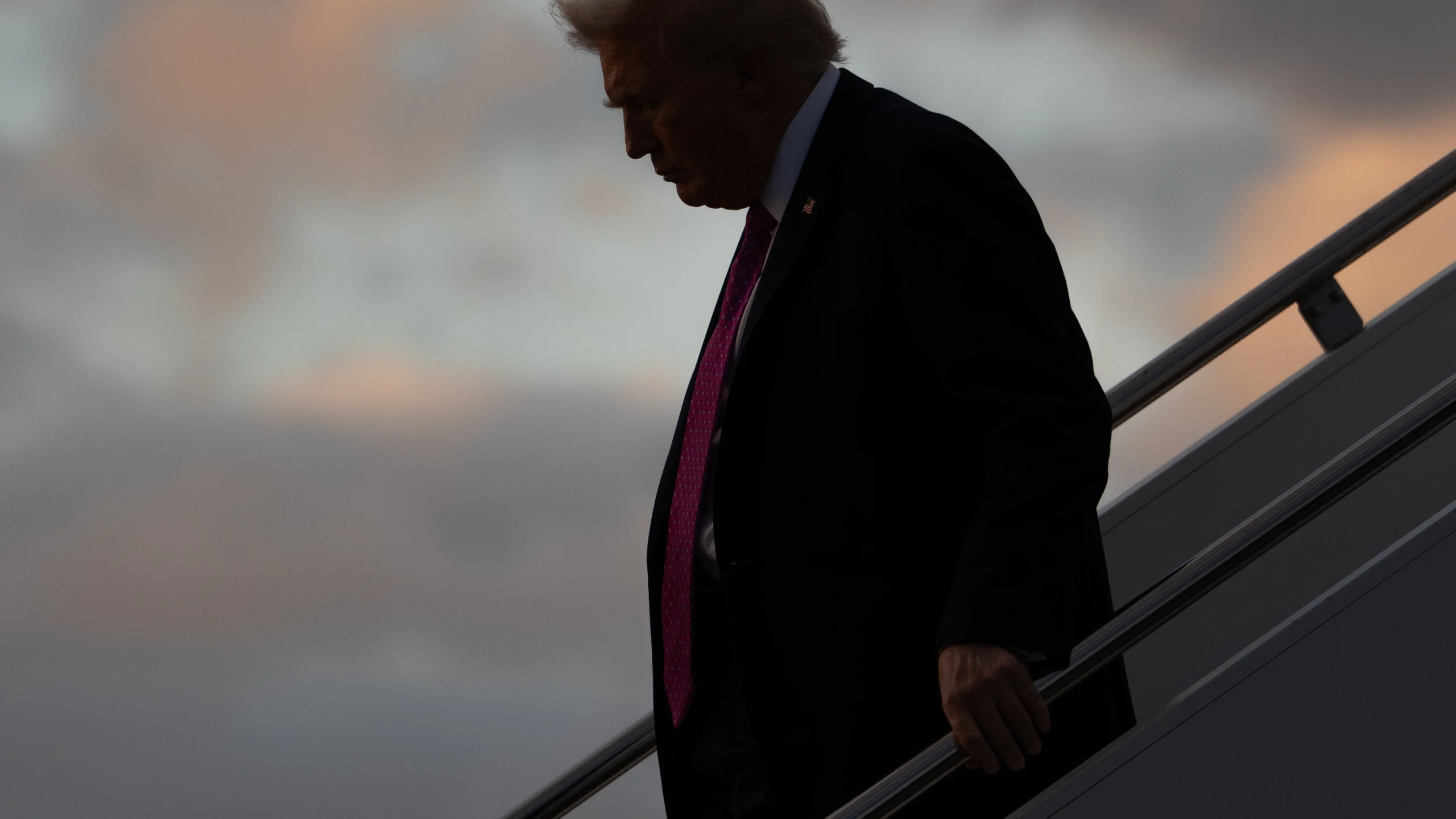 Trump entame sa tournée en Asie, discussions commerciales prévues avec Xi Jinping