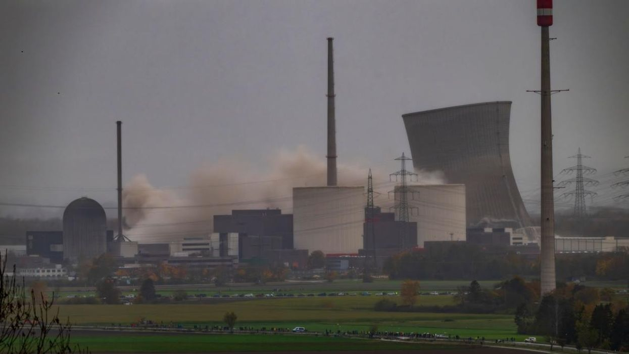 L'Allemagne démolit les tours de 160 m des centrales nucléaires