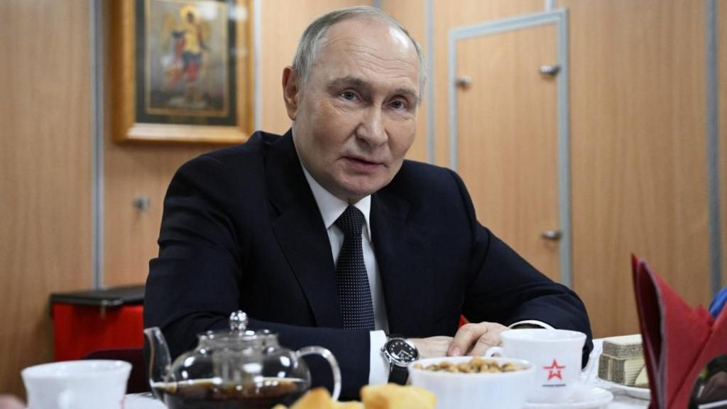 Putin ‘hésite' après la décision de Trump / le Kremlin réagit prudemment aux essais nucléaires