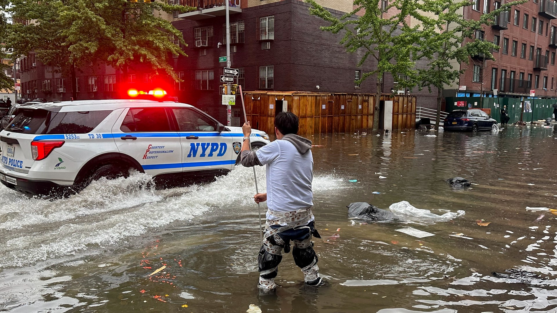 État chaotique à New York — la ville méconnaissable après des pluies records