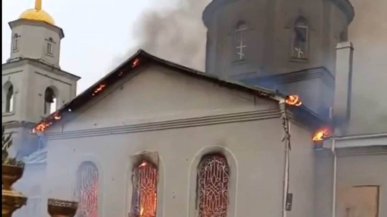 L'artillerie russe détruit une église historique ukrainienne dans le Donbas