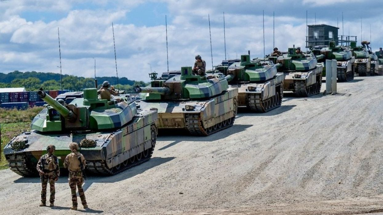 La France en alerte après un drone inconnu au-dessus d'un train militaire avec des chars Leclerc