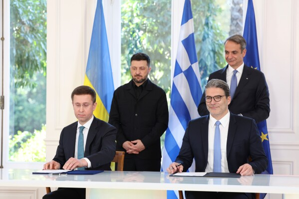 La Grèce fournit du gaz à l'Ukraine. L'accord signé par Mitsotakis et Zelensky à Athènes