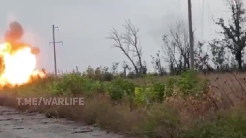 Images parlant plus que la propagande : le moment où un char russe a été détruit dans le Donbas