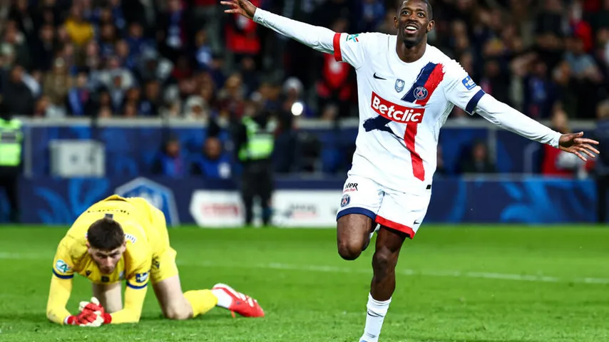 Foot: grand soir attendu pour Ousmane Dembélé, favori pour le Ballon d'or